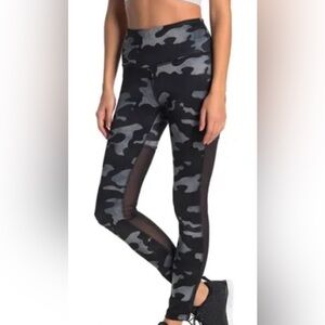 90 DEGREES BY REFLEX camo athletic leggings size women’s small